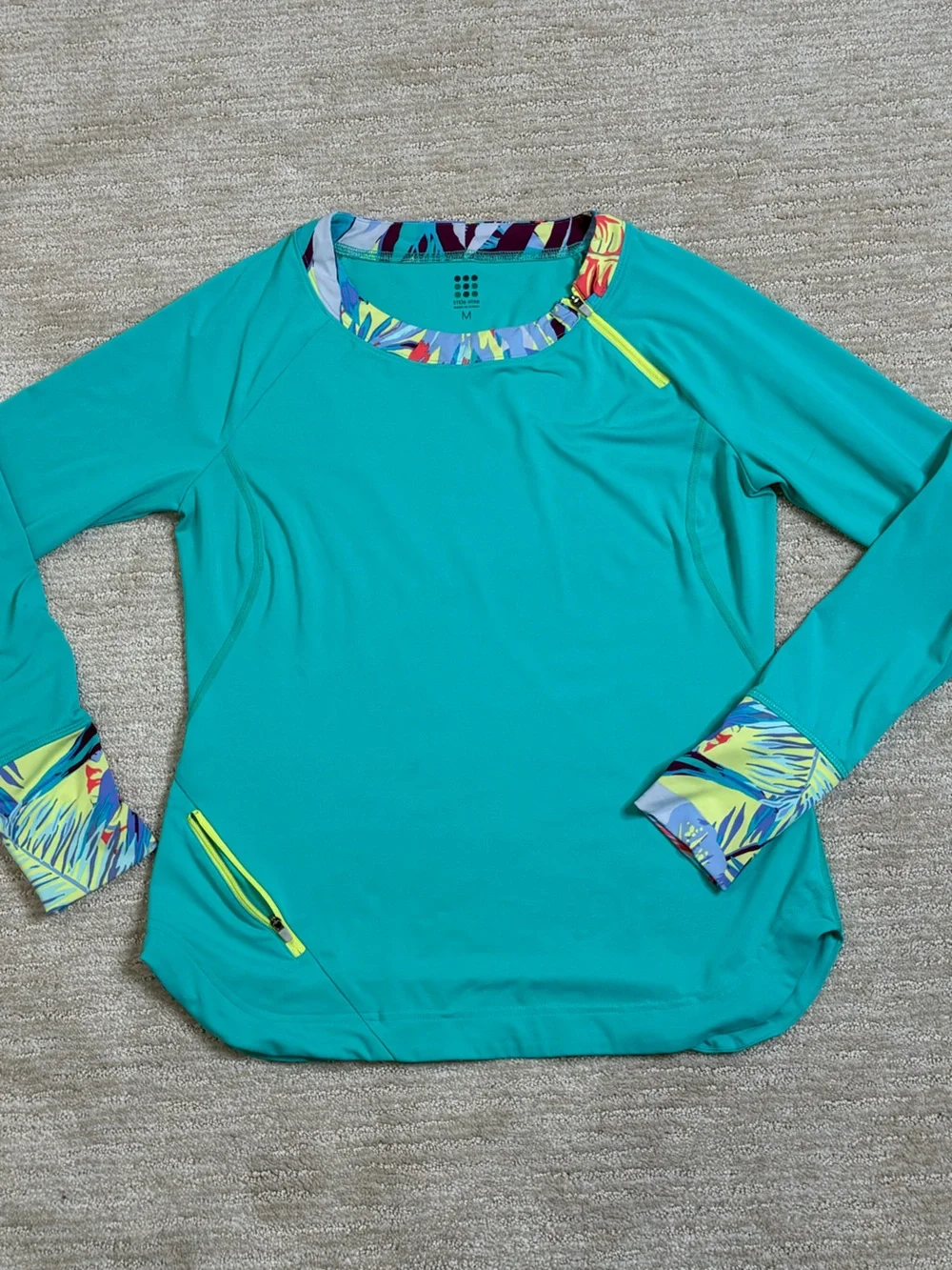Title nine Tropical Print Trim Long Sleeve Top Womens Size M Teal Zipper Pocket - Picture 9 of 9